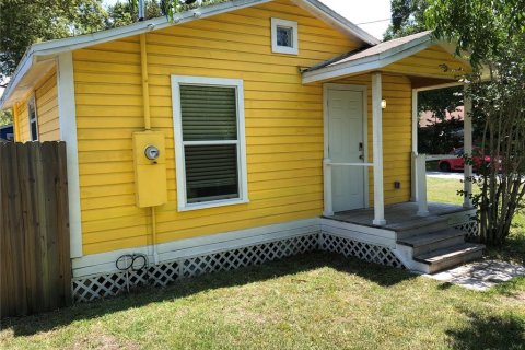 House in Orlando, Florida 2 bedrooms, 84.36 sq.m. № 1524476 - photo 1