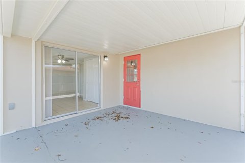 House in Port Richey, Florida 3 bedrooms, 107.58 sq.m. № 1397104 - photo 15