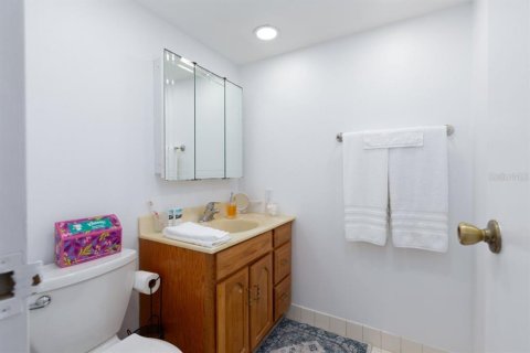 Condo in Treasure Island, Florida, 3 bedrooms  № 1810849 - photo 26