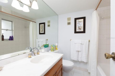 Condo in Treasure Island, Florida, 3 bedrooms  № 1810849 - photo 19