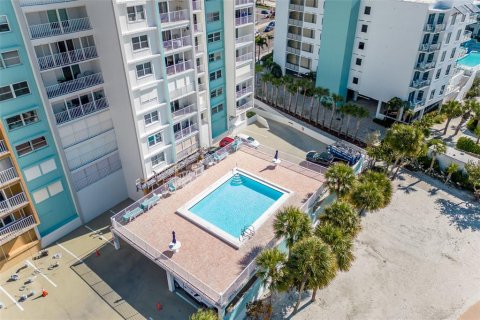 Condo in Treasure Island, Florida, 3 bedrooms  № 1810849 - photo 28