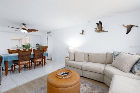 Condo in Treasure Island, Florida, 3 bedrooms  № 1810849 - photo 5