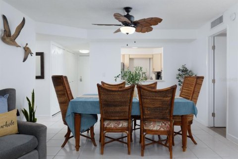 Condo in Treasure Island, Florida, 3 bedrooms  № 1810849 - photo 8