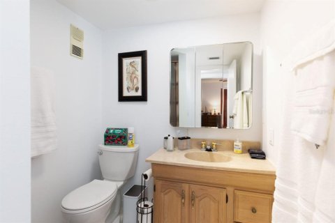 Condo in Treasure Island, Florida, 3 bedrooms  № 1810849 - photo 23