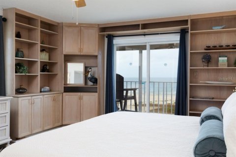 Condo in Treasure Island, Florida, 3 bedrooms  № 1810849 - photo 13