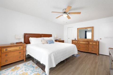 Condo in Treasure Island, Florida, 3 bedrooms  № 1810849 - photo 22