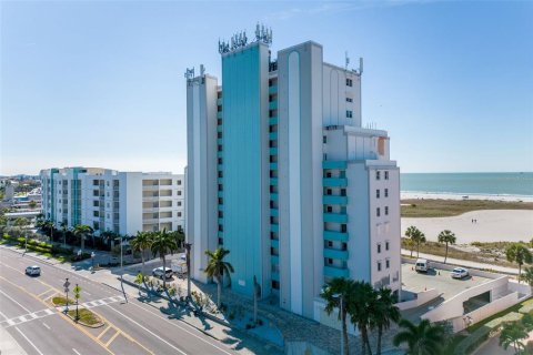 Condo in Treasure Island, Florida, 3 bedrooms  № 1810849 - photo 30