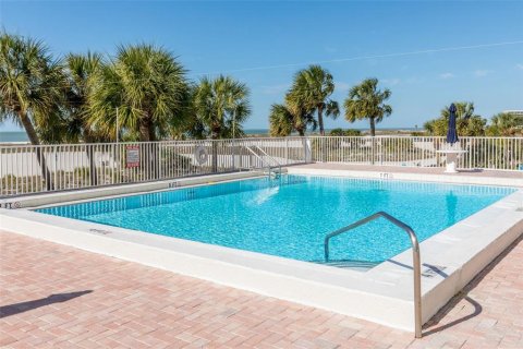 Condo in Treasure Island, Florida, 3 bedrooms  № 1810849 - photo 29
