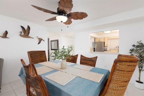 Condo in Treasure Island, Florida, 3 bedrooms  № 1810849 - photo 9