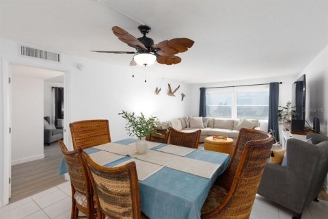 Condo in Treasure Island, Florida, 3 bedrooms  № 1810849 - photo 10