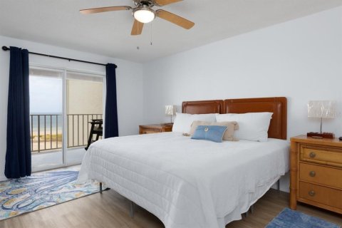 Condo in Treasure Island, Florida, 3 bedrooms  № 1810849 - photo 18