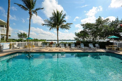 Condo in Bradenton Beach, Florida, 1 bedroom  № 2239522 - photo 22