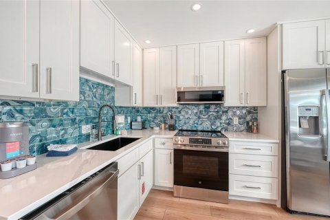 Condo in Bradenton Beach, Florida, 1 bedroom  № 2239522 - photo 11