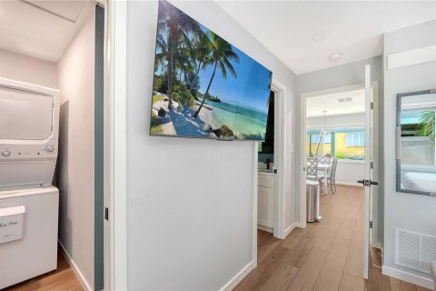 Condo in Bradenton Beach, Florida, 1 bedroom  № 2239522 - photo 16