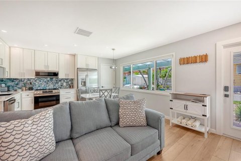 Condo in Bradenton Beach, Florida, 1 bedroom  № 2239522 - photo 5