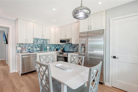 Condo in Bradenton Beach, Florida, 1 bedroom  № 2239522 - photo 8