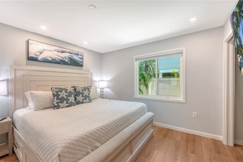 Condo in Bradenton Beach, Florida, 1 bedroom  № 2239522 - photo 17