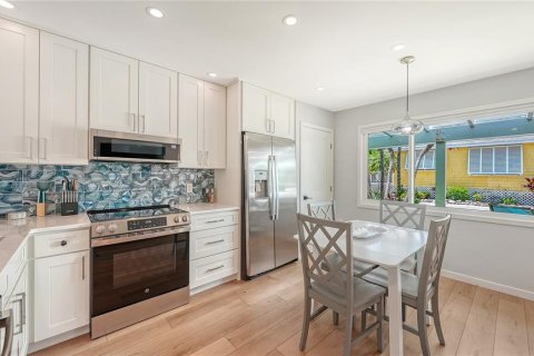Condo in Bradenton Beach, Florida, 1 bedroom  № 2239522 - photo 7