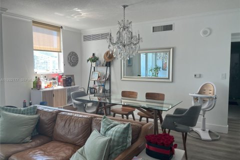 Снять в аренду кондоминиум в Майами, Флорида 2 спальни, 103.77м2, № 1990611 - фото 2