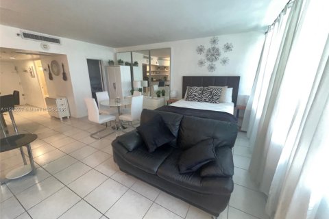 Condo in Miami Beach, Florida  № 1962369 - photo 13