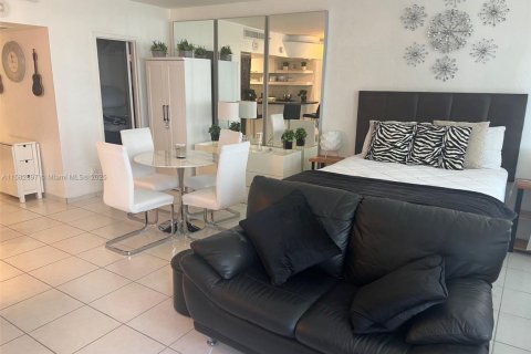 Condo in Miami Beach, Florida  № 1962369 - photo 6