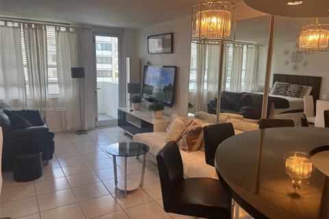 Condo in Miami Beach, Florida  № 1962369 - photo 21