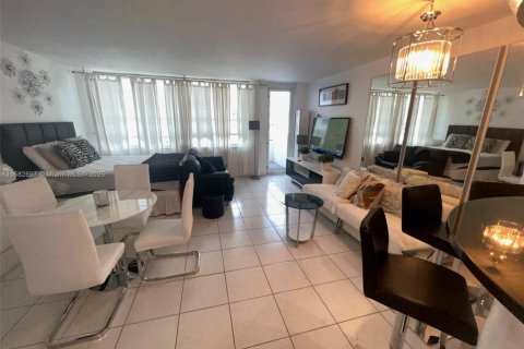 Condo in Miami Beach, Florida  № 1962369 - photo 22