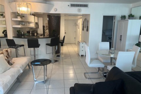 Condo in Miami Beach, Florida  № 1962369 - photo 5