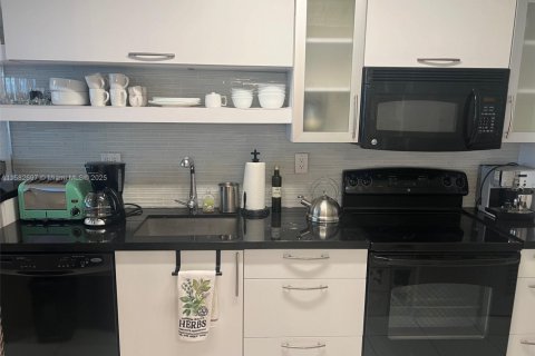 Condo in Miami Beach, Florida  № 1962369 - photo 20