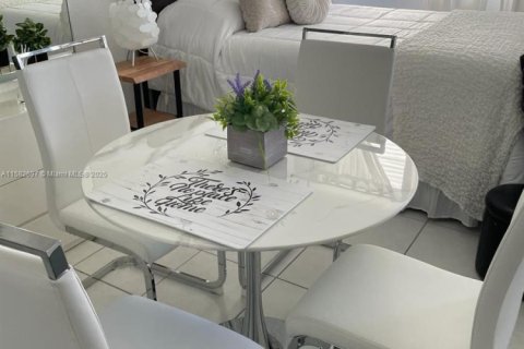 Condo in Miami Beach, Florida  № 1962369 - photo 11