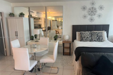 Condo in Miami Beach, Florida  № 1962369 - photo 14