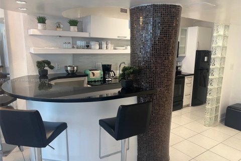 Condo in Miami Beach, Florida  № 1962369 - photo 15