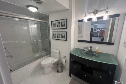 Condo in Miami Beach, Florida  № 1962369 - photo 7
