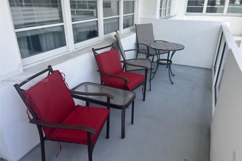 Condo in Miami Beach, Florida  № 1962369 - photo 3