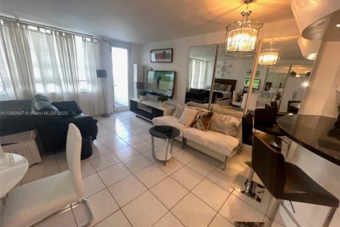Condo in Miami Beach, Florida  № 1962369 - photo 23