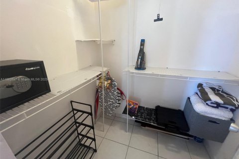 Condo in Miami Beach, Florida  № 1962369 - photo 24