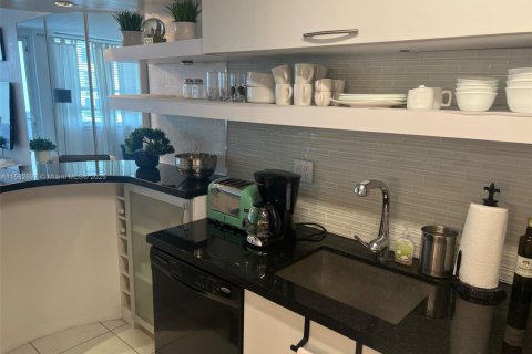 Condo in Miami Beach, Florida  № 1962369 - photo 18