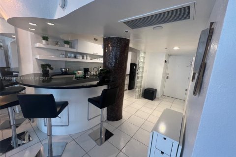 Condo in Miami Beach, Florida  № 1962369 - photo 16