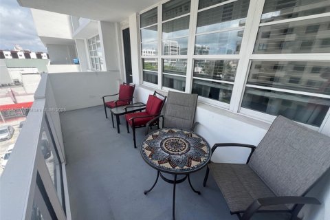 Condo in Miami Beach, Florida  № 1962369 - photo 2