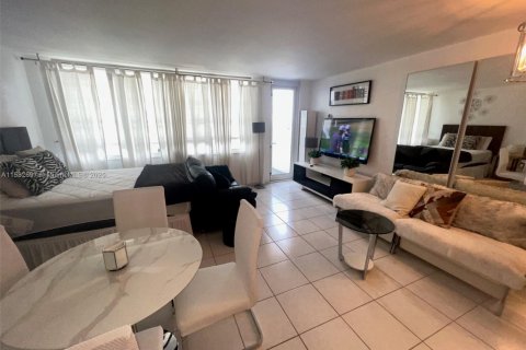 Condo in Miami Beach, Florida  № 1962369 - photo 9