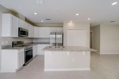 House in Dundee, Florida 3 bedrooms, 134.06 sq.m. № 2103500 - photo 4