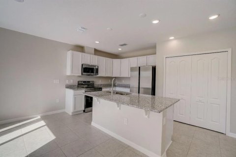 House in Dundee, Florida 3 bedrooms, 134.06 sq.m. № 2103500 - photo 10