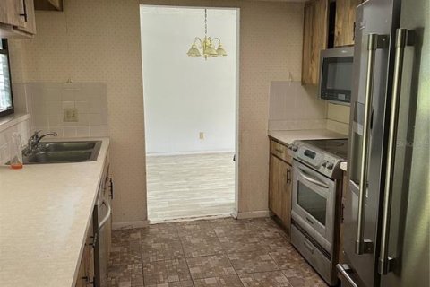 Casa en venta en Zephyrhills, Florida, 3 dormitorios, 150.13 m2 № 1917735 - foto 11