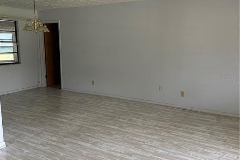 Casa en venta en Zephyrhills, Florida, 3 dormitorios, 150.13 m2 № 1917735 - foto 15