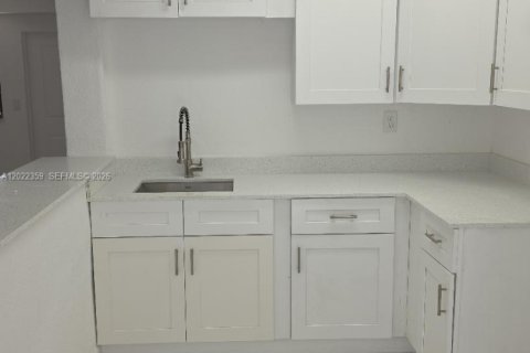 Casa en venta en Homestead, Florida, 4 dormitorios, 151.24 m2 № 2257025 - foto 16