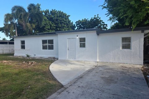 Casa en venta en Homestead, Florida, 4 dormitorios, 151.24 m2 № 2257025 - foto 3