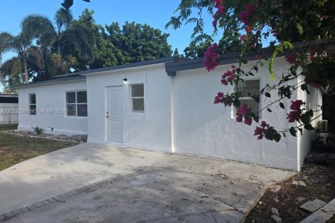 Casa en venta en Homestead, Florida, 4 dormitorios, 151.24 m2 № 2257025 - foto 5