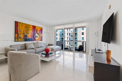 Condo in Surfside, Florida, 2 bedrooms  № 1864377 - photo 8