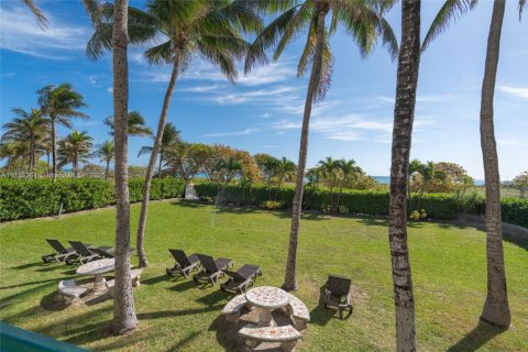Condo in Surfside, Florida, 2 bedrooms  № 1864377 - photo 23