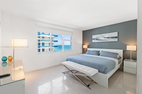 Condo in Surfside, Florida, 2 bedrooms  № 1864377 - photo 14